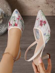 Giày sandal nữ bít mũi khoét rỗng, quai cài nơ, gót chunky, kiểu dáng thanh lịch, thích hợp cho mùa hè. - Màu be - Xem 1
