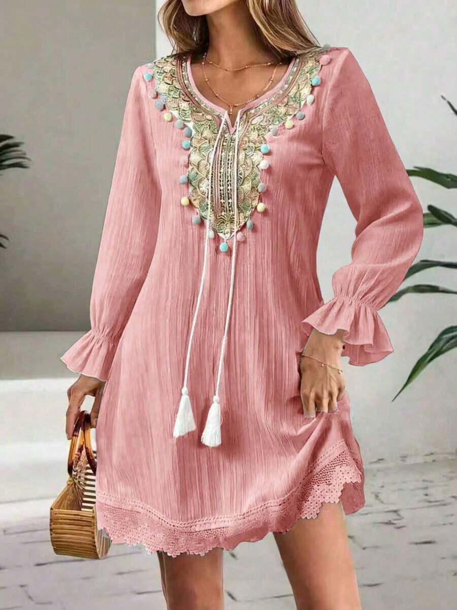 Vestido de mujer con cuello bordado en V, detalles con borlas de colores, mangas largas con volantes, decoración con borlas, vestido elegante de playa y vacaciones para primavera - Rosa coral - Ver 1