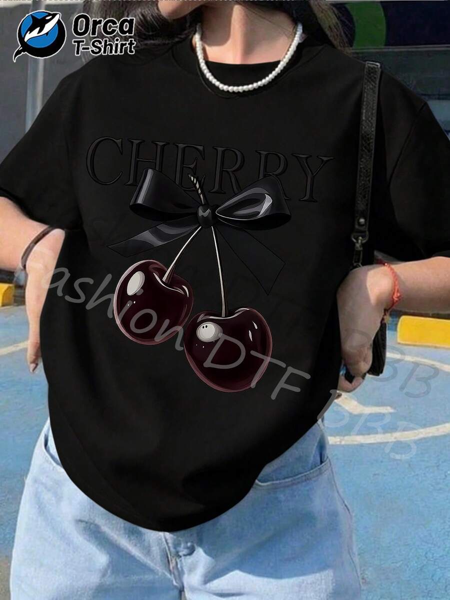 This Casual Women's Short-Sleeve Tee, Ideal For Summer Vacations, Features A Shiny Black Bow And Cherry Print. Made From 100% Fabric, It Weighs 6.35 Ounces. An Orca Brand Product, Embodying Y2K Style, It's Perfect For Summer Leisure Outings, Outdoor Adventures, Vacations, Or As A Thoughtful Gift. - 黑色 - 查看 1