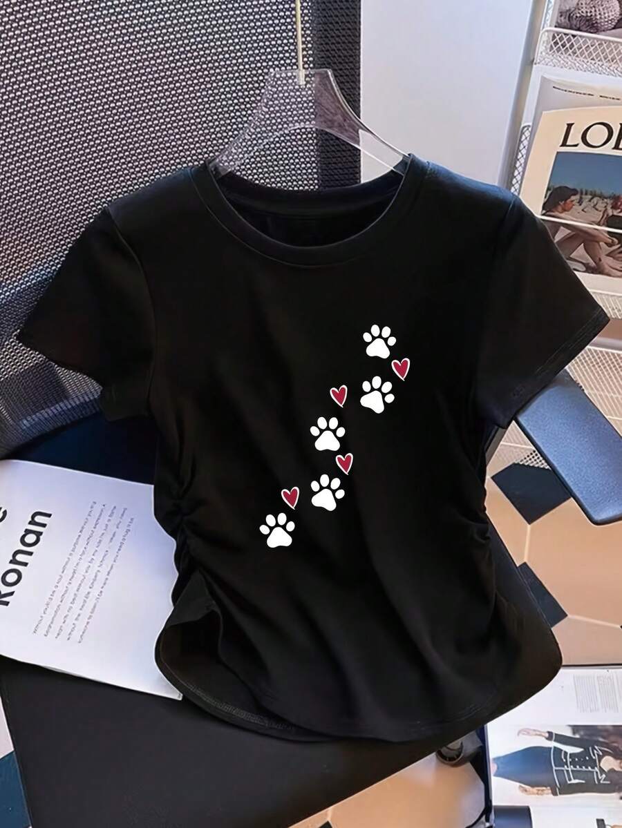 Newly Updated Women's T-Shirt With A High-Waisted Design That Accentuates The Waist For A Slimmer Figure. It's Stretchy, Perfect For Casual Wear, And Features A Modern, Fashionable Style. A Comfortable Printed T-Shirt. - 黑色 - 查看 1