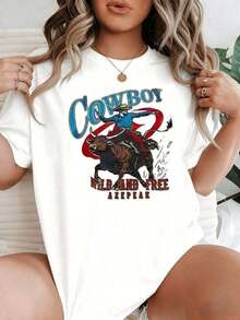 Short-Sleeve Blouse. Cute Cowboy Riding A Bull With A Red Background Symbolizing Strength, Freedom, And An Indomitable Spirit. Women's T-Shirt, 220g Cotton. Casual Blouses For Women. 100% Cotton. - 白色的 - 查看 5