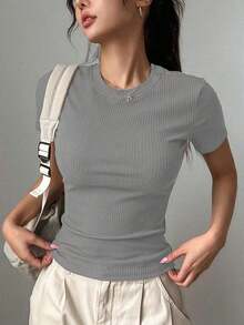 Camiseta de manga corta de unicolor y ajuste delgado para mujer, ideal para el verano - Gris - Ver 1
