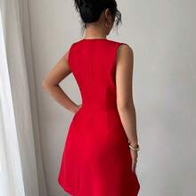 Vestido mini elegante y casual con cuello cruzado en V, hebillas de metal dobles y plisado en línea A, sin mangas, para vacaciones y trabajo, primavera/verano - Albaricoque - Ver 3