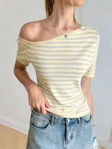 Camiseta de manga corta casual con hombro asimétrico a rayas, para mujer, ajuste slim, top de verano - Amarillo - Ver 4