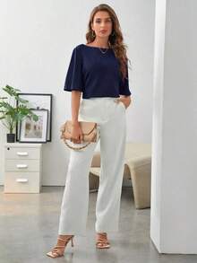 Camiseta elegante y minimalista de mujer con cuello de barco, hombros caídos y mangas cortas, de unicolor - Azul marino - Ver 2