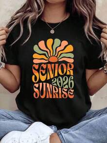 Sunrise 2026 Graduation T-Shirt For Women And Men, Unisex, Retro Vintage Sun Design, Gift For The Class Of 2026, Summer Outfit, 220g - Unisex Vintage Urban Style T-Shirt, 100% Pure Cotton, Short Sleeve And Round Neck. - 黑色 - 查看 1