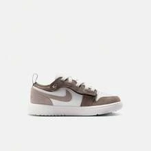 Giày bóng rổ JORDAN 1 LOW ALT (PS) cho trẻ nhỏ DR9748-026 - Màu nâu  Mocha - Xem 2
