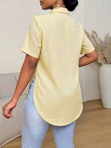 Camisa de mujer de manga corta, ajuste ceñido, con dobladillo curvo dividido, unicolor minimalista, para uso diario y casual en verano - Amarillo claro - Ver 2