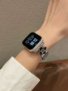 1條中性時尚三葉草米蘭式錶帶，適用於Apple Watch 44/40/41/45/42/46/38/Ultra 2 49mm，磁吸金屬錶鏈，奢華不鏽鋼錶帶，商務風格，運動錶帶適用於Apple Watch女性錶帶系列11/10/9/8/7 SE/6/5/4/3/2/1 - 銀色 - 查看 5