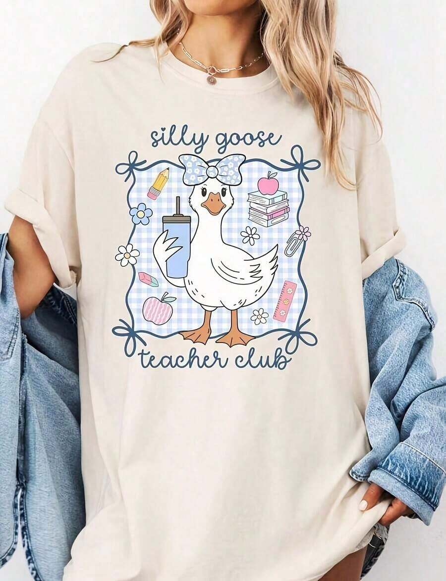 Camiseta Silly Goose Tea, Camiseta de Regreso a Clases, Camiseta de Regalo para Amantes del Té, Camiseta para el Primer Día de Clases, Camiseta Casual Elegante de Regalo para el Té, Ropa de Trabajo, Camiseta Casual Oversize de 80g para Mujer, Camiseta de Algodón 100% de 220G de Alto Gramaje. Con estampado de mariposas, adecuada para niñas y mujeres, camiseta inspiradora de manga corta y cuello redondo, top de verano de estilo estético Y2K, adecuada para actividades al aire libre, familia, trabajo o uso diario casual en la calle. - Blanco - Ver 1