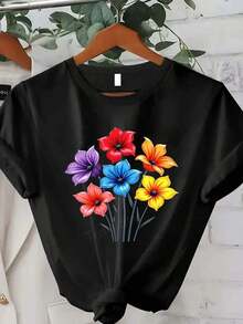 Simple And Versatile Design Women's Plus Size Printed T-Shirt - Plus Size - This Is A Comfortable, Loose-Fitting Women's T-Shirt With A Colorful Floral Design. It's A Casual Summer Blouse Adorned With Bright Watercolor Flowers, Perfect For Everyday Wear. Cotton T-Shirt - 黑色 - 查看 1
