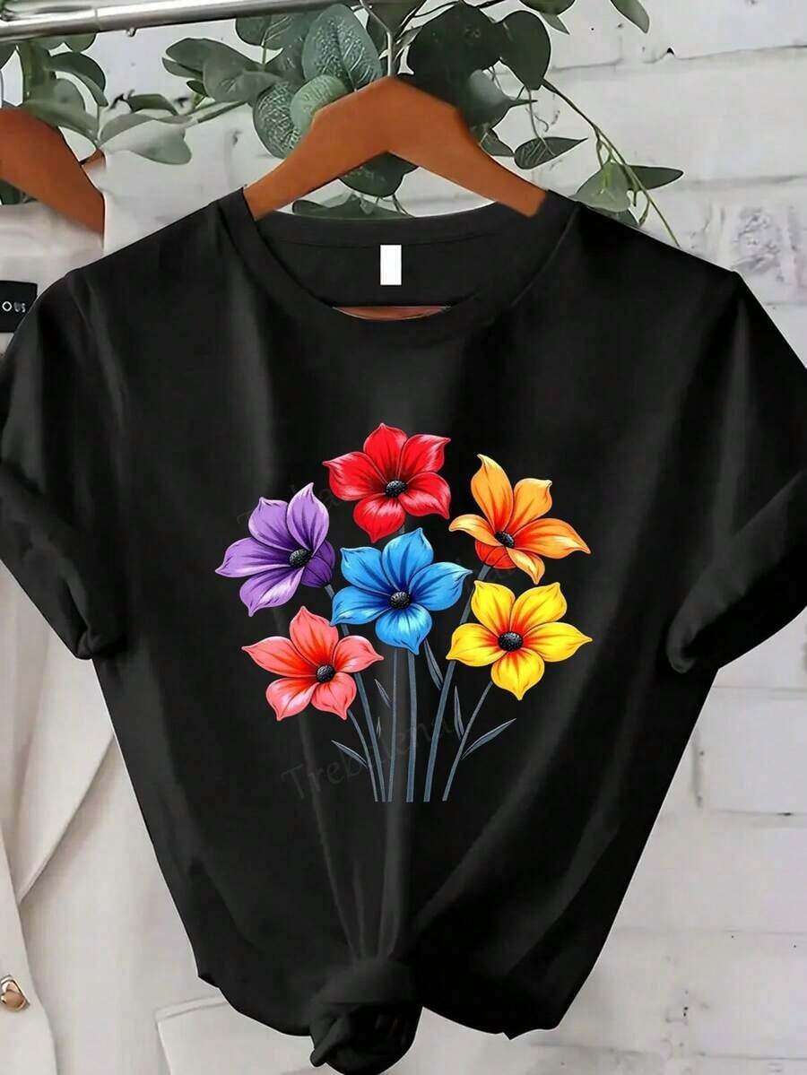 Simple And Versatile Design Women's Plus Size Printed T-Shirt - Plus Size - This Is A Comfortable, Loose-Fitting Women's T-Shirt With A Colorful Floral Design. It's A Casual Summer Blouse Adorned With Bright Watercolor Flowers, Perfect For Everyday Wear. Cotton T-Shirt - 黑色 - 查看 1