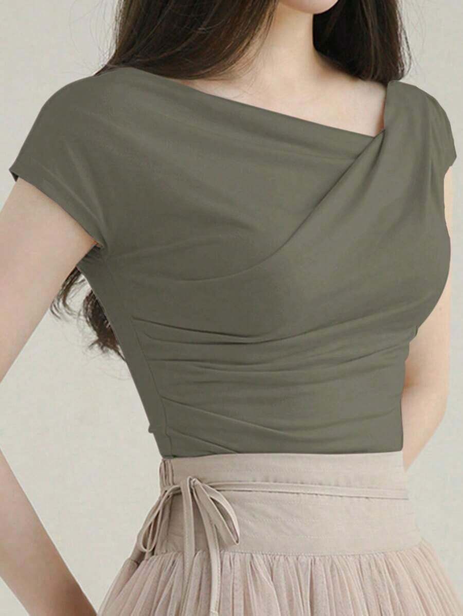 Camiseta de manga corta ajustada con cuello asimétrico y fruncido, de unicolor, para salir, para mujer de verano - Verde militar - Ver 1