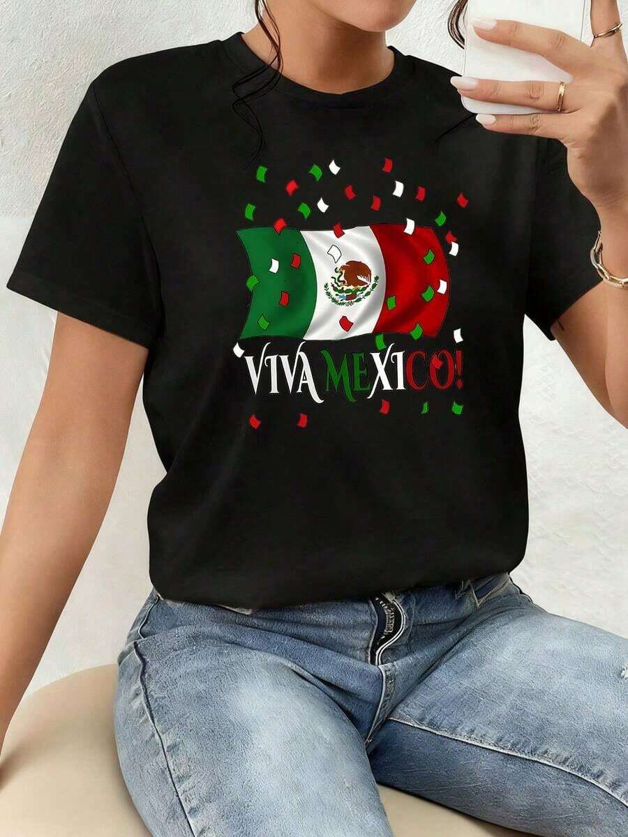 The Print Celebrates The National Spirit With The Mexican Flag Waving Alongside The Message Viva México, Symbolizing Pride, Freedom, And Unity For All Women Who Love Their Culture. Women's T-Shirt, 100% Cotton, Comfortable And Durable. - 黑色 - 查看 1