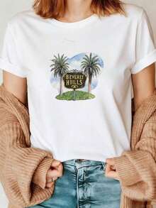 Premium Black T-Shirt With A Design Of Two Palm Trees And Yellow Lettering On A Black Background, With Green Grass And A Blue Sky In The Background. New Women's Summer T-Shirt, Casual And Comfortable With A Round Neck. Gift Idea. - 白色 - 查看 7