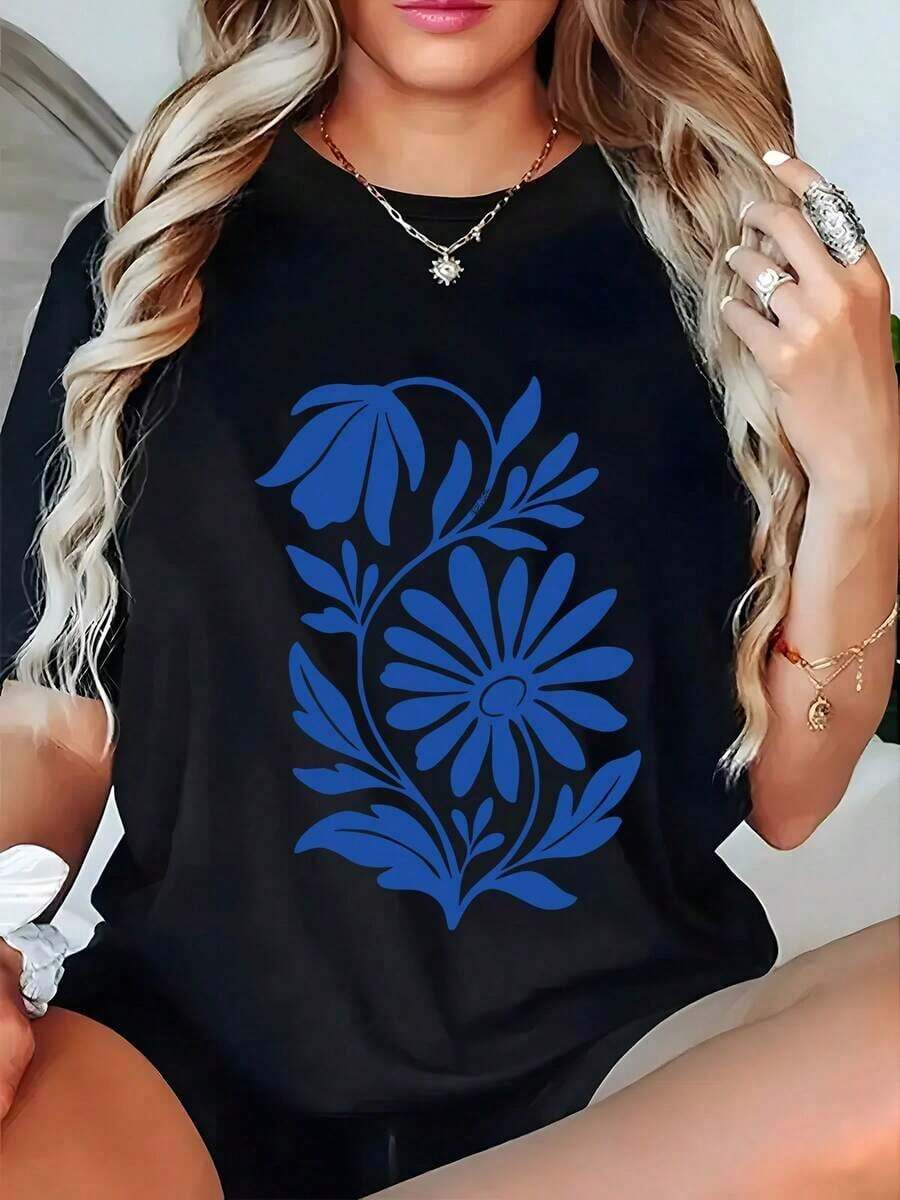 Plus Size Women's Navy Blue Floral Print Shirt On Black - Breathable Round Neck Short Sleeve Blouse, Casual And Formal For All Seasons, Comfortable And Washable Shirt For Everyday Wear, Versatile To Pair With Jeans And Dresses, Gift Idea - Navy Blue Floral Design, Relaxed Fit, Elegant And Stylish, Suitable For All Seasons, Easy Care, Fashionable Women's T-Shirt, Soft Material, Lightweight Top, Office Wear - 黑色 - 查看 1