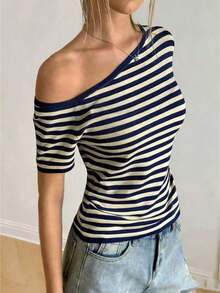 Camiseta de manga corta casual con hombro asimétrico a rayas, para mujer, ajuste slim, top de verano - Azul marino - Ver 6