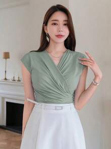 Camiseta de verano para mujer de unicolor con cuello en V cruzado y pliegues ajustados - Verde - Ver 6