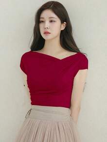 Camiseta de manga corta ajustada con cuello asimétrico y fruncido, de unicolor, para salir, para mujer de verano - Rojo - Ver 3