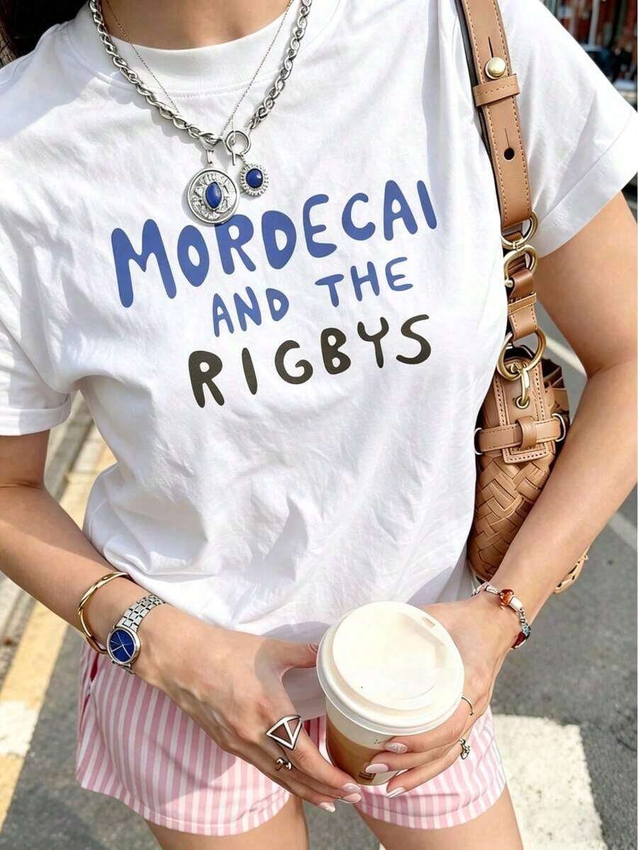 Soft Camiseta gráfica de la banda Mordecai y Rigby, camiseta con estampado de lema de dibujos animados, top casual de manga corta de estética retro, ropa de calle Y2K pattern - Blanco - Ver 1