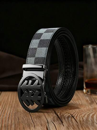 Cinto masculino de couro PU com fivela automática vazada em formato de K, design clássico xadrez, resistente e ajustável.