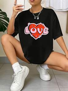 Spring/Summer 2026, New Women's Off-Shoulder Loose Fit Short Sleeve T-Shirt For Valentine's Day, Featuring A Vibrant "Bright Love Heart LOVE" Print In A Sweet And Modern Style. Vibrant, Sweet, And Fresh Style; Comfortable And Skin-Friendly. For Those Seeking A Dazzling Style – High Quality For Summer - 黑色 - 查看 1