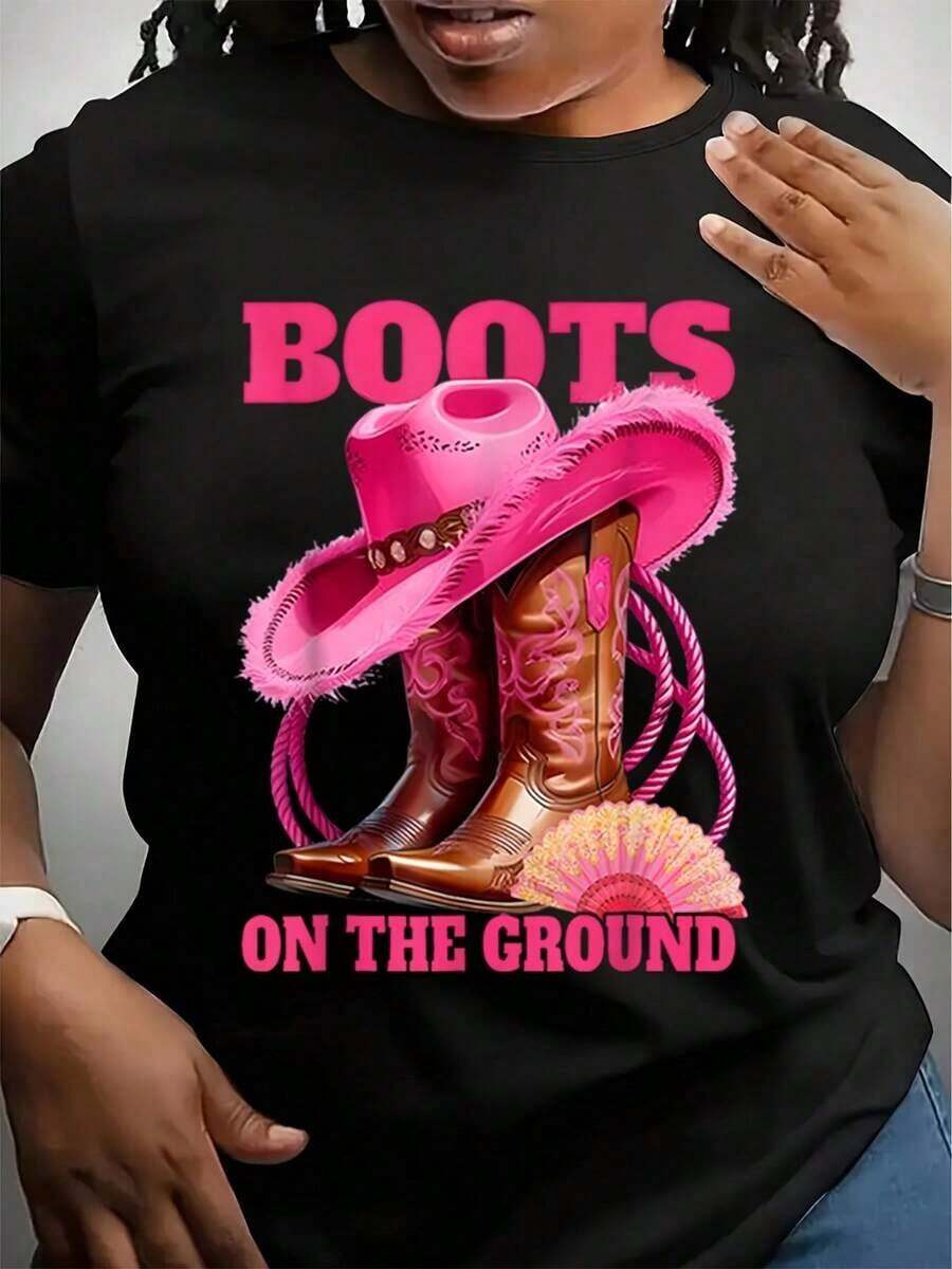 Boots On The Ground Women's T-Shirt With Pink Cowboy Hat And Boots Graphic Tee For Fall/Winter Wear Casual Christmas And Halloween Outfit - 黑色 - 查看 1
