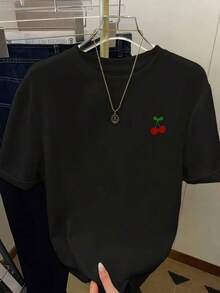 Camiseta negra informal de manga corta con cuello redondo para hombre,Camisetas Para Mujer Camiseta unisex diseño moderno con estampado de cerezas, estilo y2k, perfecta para un look fresco y casual. Ideal para cualquier ocasión y destaca por su simplicidad y elegancia. Disponible en talla única, un imprescindible en tu armario. - Negro - Ver 1