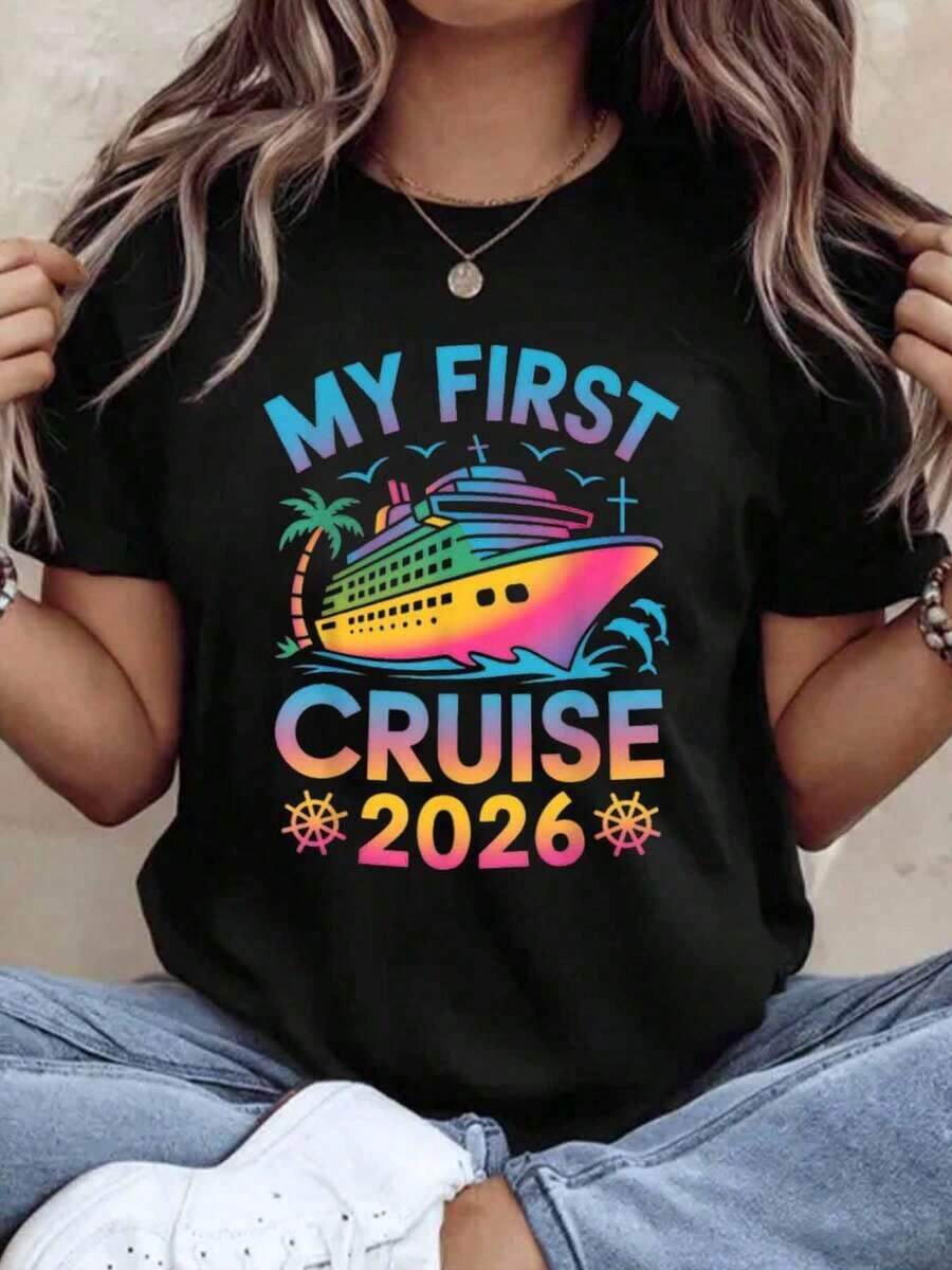 "My First Cruise 2026" T-Shirt For Women, Summer Travel Gift For Cruise Celebration, Casual T-Shirt, 220g - Urban Vintage Style, Unisex, Loose Fit, Cotton, Short Sleeve, Crew Neck, 100% Pure Cotton - 黑色 - 查看 1