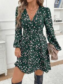 Vestido corto casual sencillo con cuello en V, manga larga, plisado y estampado de todo sobre - Verde Oscuro - Ver 1