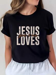 1 pieza de camiseta de 180g con la frase "Jesús nos ama a ti y a mí", camiseta de manga corta de verano para mujer, un regalo perfecto para amigos y familiares, adecuada para reuniones festivas y eventos religiosos, 180g 100% algodón. - Negro - Ver 1