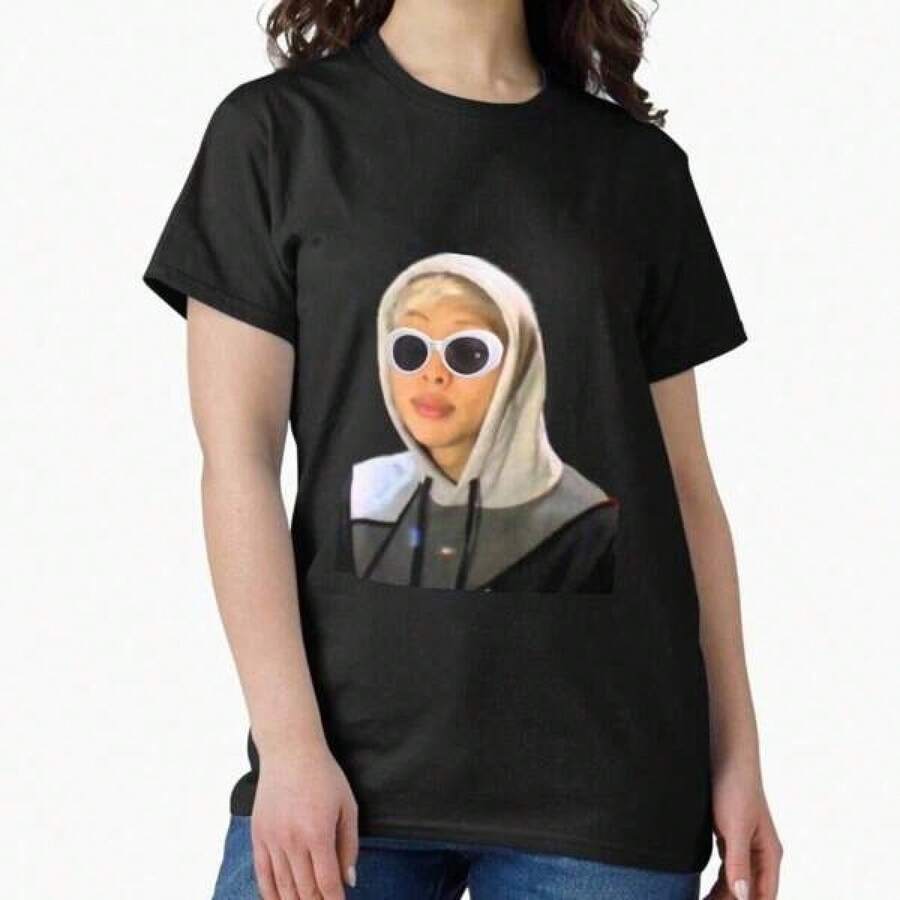 Black T-Shirt With A Modern Design, Comfortable To Wear, Finely Detailed, Showcasing A Sense Of Quality And Style, With K-Pop Elements. Women's Shirts, Women's Sweatshirts, Women's Casual Sweater Blouse, Summer Prom Dresses - 黑色 - 查看 1