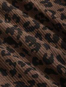 Plus Camiseta de manga corta de cuello redondo con ajuste holgado y estampado de leopardo - Marrón - Ver 9