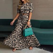 Elegant Spring Outfit For Women, Short Button-Down Blouse And Flared Trousers, Fashionable Style - Brown Background Printing - View 4