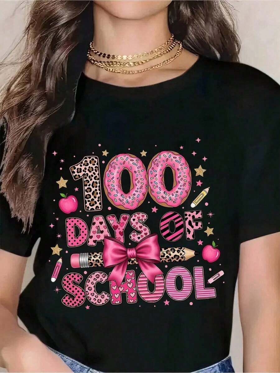 Kids' Casual T-Shirt "100 Days Of School" - Fun Pink Leopard Print Design With Bow, Pencils, And Apples - Perfect For 100th Day Celebrations, School Events, And Back To School. A Must-Have. - 黑色 - 查看 1