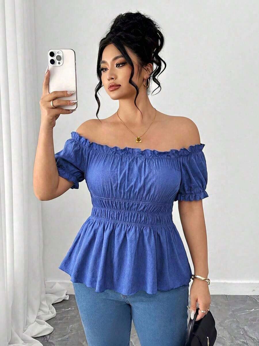 Blusa de manga corta con hombros descubiertos, volantes y estampado de flores de cerezo, de talla grande y diseño elegante.Corte de cintura minimalista y estilizador.Adecuada para el uso diario, citas, salidas y vacaciones. - Azul - Ver 1