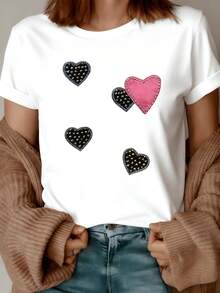 Cinco corazones decorados con brillo y textura metálica simbolizan pasión fuerza y contraste entre ternura y energía camiseta de mujer casual moderna cómoda para uso diario - Blanco - Ver 8
