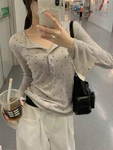 レディース ロンT 長袖 シアー トップス ドット柄 カットソー ヘンリーネック 水玉 プリント 透け感 薄手 UVカット 紫外線対策 冷房対策 日焼け防止 大人可愛い フェミニン カジュアル きれいめ 体型カバー 着痩せ 華奢見え 二の腕カバー 重ね着 レイヤード 春 夏 秋 10代 20代 30代 40代 デイリー デート お出かけ 旅行 ワンマイルウェア オフィスカジュアル 女子会 こなれ感 抜け感 ベージュ カーキ 大きいサイズ 柔らかい ストレッチ 通気性 インナー ボタン付き スリム フィット シンプル ベーシック - カーキ - チェックする 3