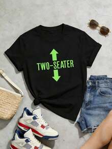Camiseta de manga corta con cuello redondo suave y casual para mujer, el estampado gráfico de dos personas es ideal para conjuntos de primavera y verano. Negro. - Negro - Ver 5