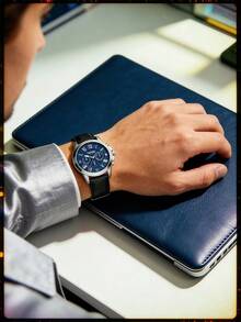 Relógio Cronógrafo Masculino Fossil Grant - Com um luxuoso mostrador azul e marcadores de horas em algarismos romanos, este relógio de alta qualidade é perfeito para ocasiões formais, casuais e de negócios. É um presente ideal para homens, pais, namorados, aniversários e casamentos, além de ser um acessório elegante para o escritório e eventos noturnos. - Azul marinho - Ver 3
