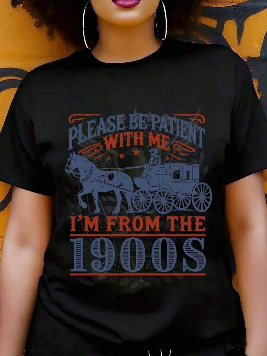 Crew Neck T-Shirt With Horse-Drawn Carriage Print, "Please Be Patient With Me, I'm From The 20th Century", Vintage Graphic T-Shirt With Humor For Casual And Sporty Outfits - 黑色 - 查看 1