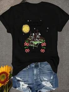 Una camiseta de mujer de manga corta, holgada, moderna, a la moda, retro y elegante, adecuada para actividades al aire libre en primavera y verano.Esta camiseta transpirable y cómoda, de cuello redondo y corte holgado, presenta la frase "Voy a dar vida a huesos secos" (Ezequiel 37:5) y un patrón de calavera de dibujos animados, transmitiendo inspiración de fe y un estilo artístico bíblico único.blusas para mujer,blusas casuales para dama,tops,, mujer premium,y2k,playeras de mujer curvy,ofertas y liquidaciones ropa mujer,playeras deportivas para mujer,,playeras de hombre, mujer,blusas>elegante MFHP - Negro - Ver 1