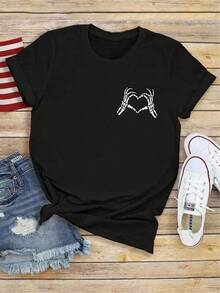 Matching T-Shirts For Couples. Buy It Now! Skull, Hands, And Heart T-Shirt, Artistic Design, Modern Casual Style, Suitable For All Occasions, Suitable For Women And Men, Size M, Black Urban Fashion T-Shirt - 黑色 - 查看 1