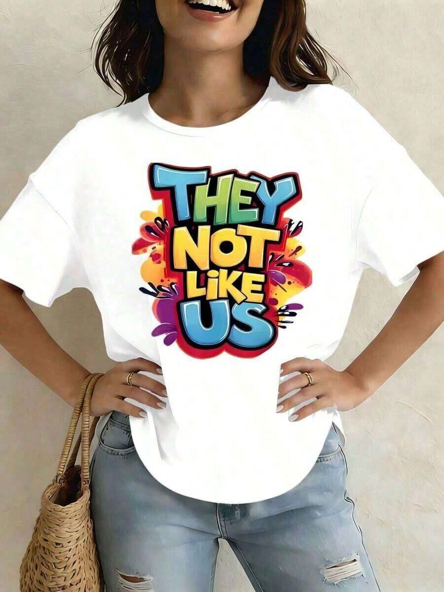 1 Piece Of Women's Lightweight T-Shirt With "They Not Like Us" Print, Round Neck, Short Sleeve, Ideal For Summer, Summer Vacation Clothes, Suitable For Festivals And Daily Wear, 180g 100% Cotton. - 白色的 - 查看 1
