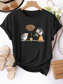 Limited Time Offer, Limited Quantities, Flash ! Women's Casual Shirts, Women's Polyester T-Shirts, Stylish Shirts. A Short-Sleeved T-Shirt With A Design Of Two Little Hedgehogs Planting Trees, Designed For Women With A Round Neck, Perfect For Casual Wear In Spring And Summer. - 黑色 - 查看 9