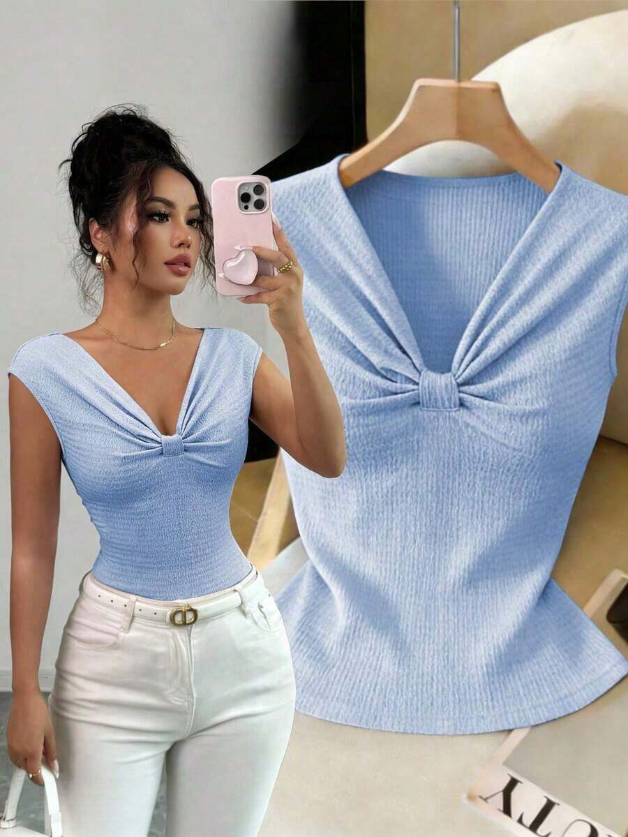 Camiseta de mujer de manga corta con cuello en V, ajuste ceñido, textura ondulada de jacquard, elegante y versátil para uso diario, color rosa, dulce y grácil, juvenil - Celeste - Ver 1
