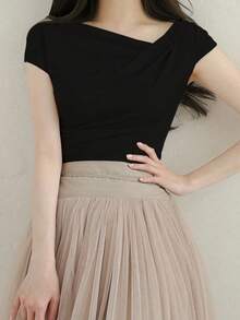 Camiseta de manga corta ajustada con cuello asimétrico y fruncido, de unicolor, para salir, para mujer de verano - Negro 3 - Ver 2