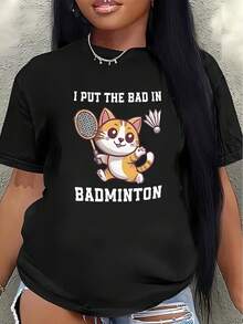 Short-Sleeved Polyester T-Shirt With A Fun Print Of A Cat Playing Badminton. Its Playful And Whimsical Style Makes It Suitable For Lounging At Home Or Sporting Events. Lightweight And Durable, It's The Perfect Choice For Badminton Enthusiasts And Those Who Love Fun Fashion. Women's Shirts - 黑色 - 查看 7