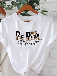 2026 Be Real Not Perfect Camiseta de Mujer con Estampado de Corazón de Leopardo, Cuello Redondo, Estilo Casual, para Primavera y Verano, Ideal para Uso Diario, Compras y Fiestas. - Blanco - Ver 1