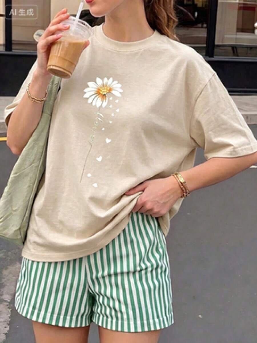 Short-Sleeved T-Shirt With A -Style Print. This Basic Style (The Pants Are Just A Styling Suggestion) Features A Relaxed, Loose Fit That Doesn't Require You To Be Tall Or Slim. It's Simple, Elegant, And Timeless. The Fabric Is Lightweight And Breathable, Making It Cool And Comfortable To Wear In Summer. The Fashionable Custom Print Adds A Unique Touch. It's Suitable For Everyday Wear, Hanging Out With Friends, And Lounging At Home, And It's Also Affordable And Versatile. - 米色 - 查看 1